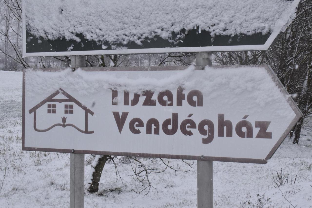 Tiszafa Vendégház Szentgál Exterior foto